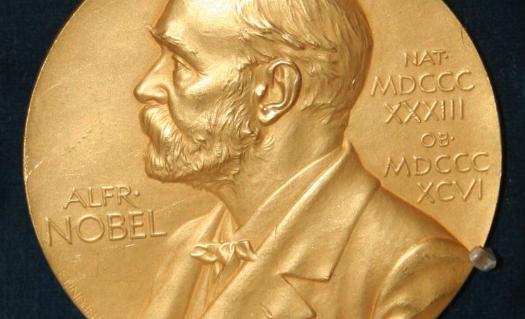 Premio Nobel a subasta, el descubridor de la estructura del ADN vende su medalla