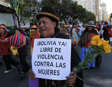 Bolivia cuenta con primeras líneas telefónicas para denunciar violencia de género