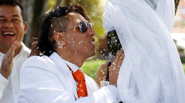 Richard Torres se casa con un árbol en Colombia