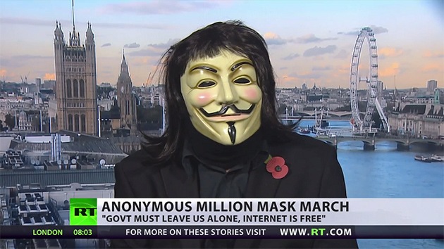 Anonymous a RT: «Internet es capaz de hacer caer regímenes»