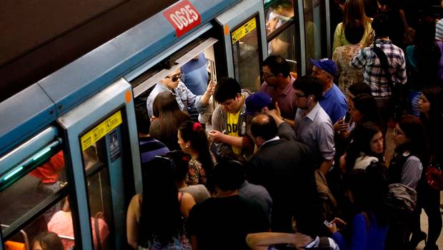 Fallas en el Metro de Santiago, Cibermonday y Paro Docente