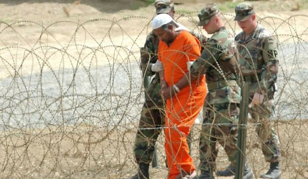 Publican el primer libro de un reo de Guantánamo que describe las torturas