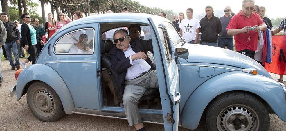 El obrero que hizo dedo y el único que paró fue Pepe Mujica