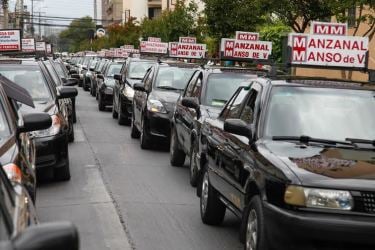 Colectiveros protestan en caravana y no descartan nuevas movilizaciones