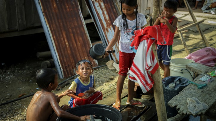 Reconstruyendo Filipinas – un año después del tifón Haiyan