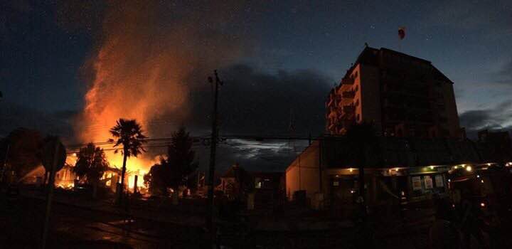 Rio Bueno: Incendio destruye la conocida Casa Furniel