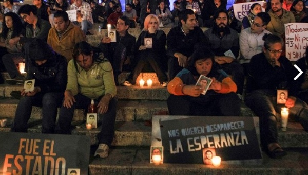 México se une en velada por Ayotzinapa