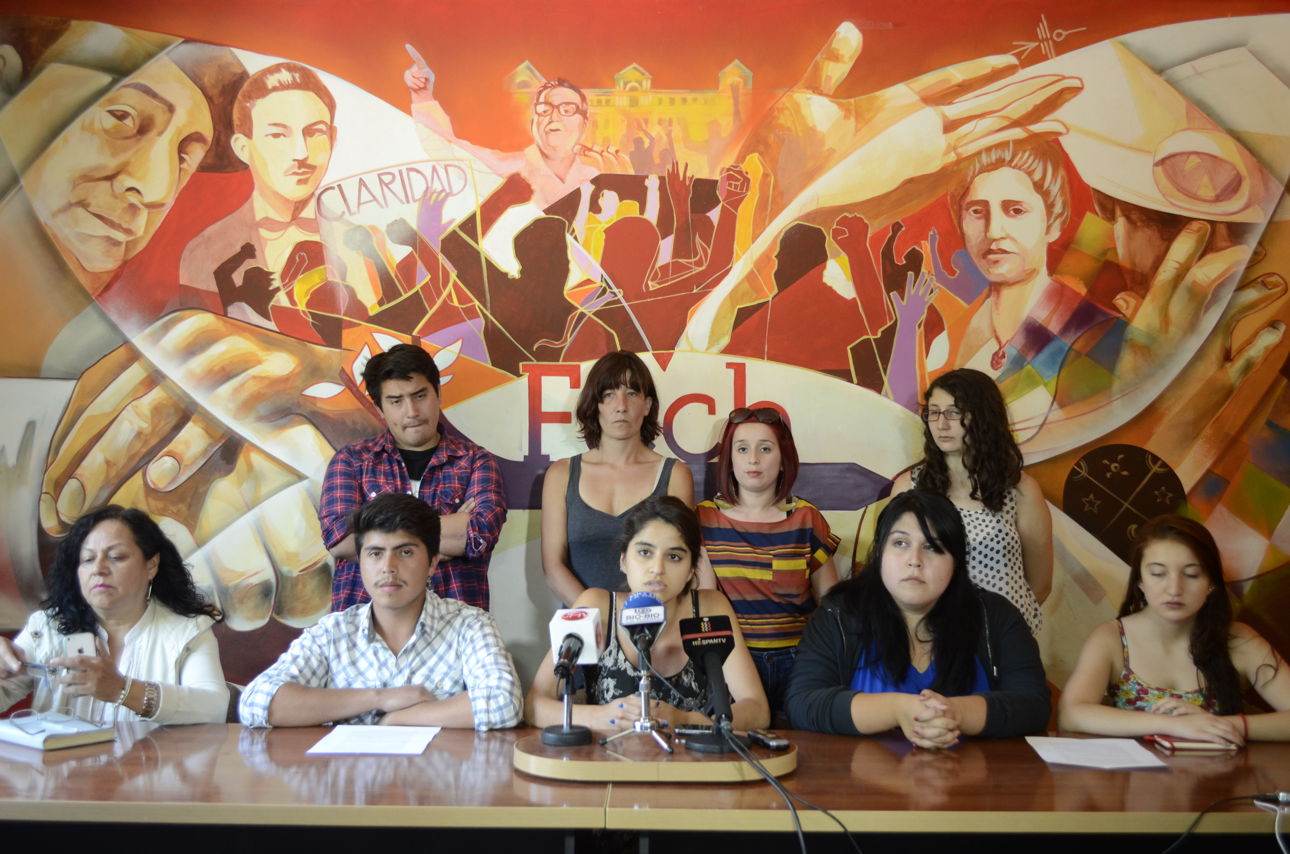 Miembros de la CONFECH repudian actuar de Carabineros por detención de estudiantes