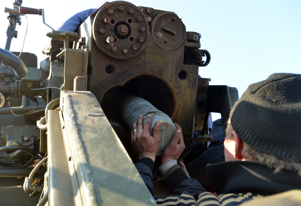 El costo de la guerra: Ucrania hace recortes en educación y sube sus gastos en maquinarias de combate