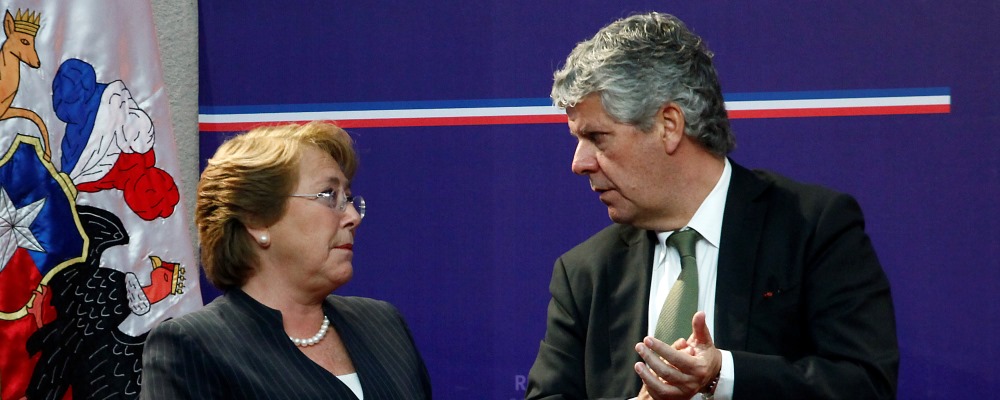 Bachelet firmó proyecto para creación de centros de formación técnica estatales