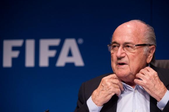 Joseph Blatter cobra su sueldo sin hacer nada