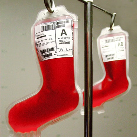EEUU debe levantar prohibición de donar sangre a hombres gay