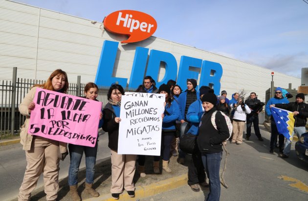 Denuncia: Supermercado Líder vende carnes y lácteos vencidos para sopesar efectos de la huelga