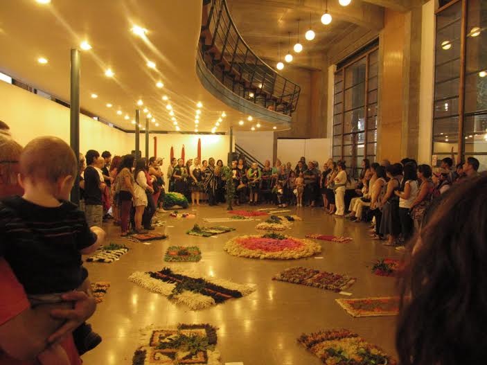 Nuevos procesos y arte textil exhibe la primera Escuela Autónoma para la Mujer Mapuche