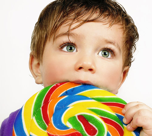 ¿ Sabes lo qué hace que tu hijo pueda ser un adicto a comer dulces ?