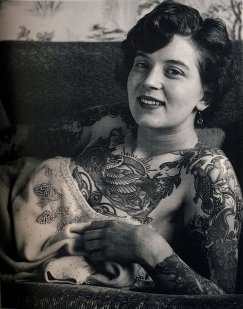 Fotos de mujeres tatuadas de hace un siglo