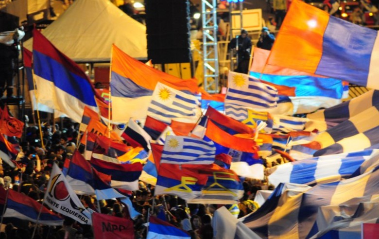 Uruguayos se concentraron en Montevideo para celebrar victoria de Tabaré Vázquez