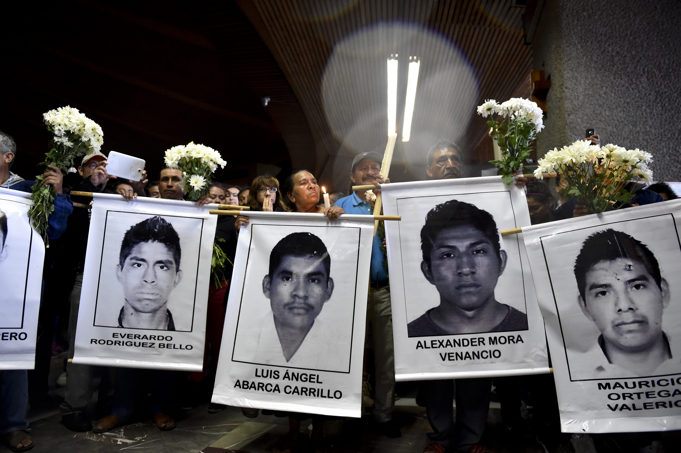 Diez policías más detenidos por la desaparición de los 43 estudiantes