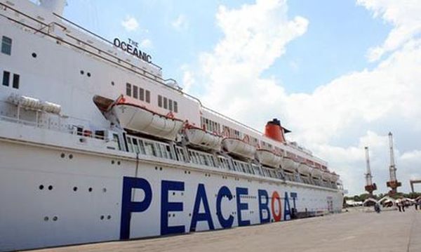 Barco de la paz japonés rinde homenaje a los primeros 8 detenidos desaparecidos de Valparaíso