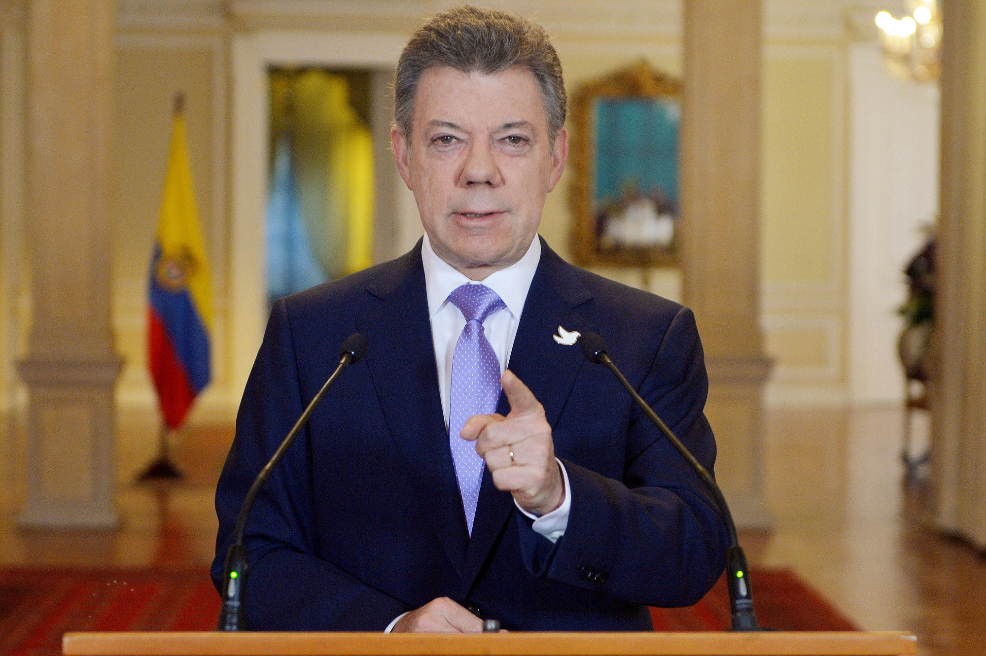 Santos ordena suspender bombardeos contra las FARC