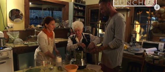 Abuela de 92 años es experta cocinera de cannabis