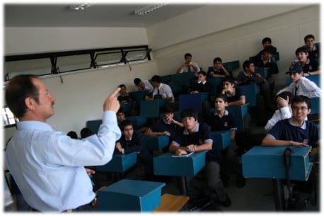 Profesores del país votan si aprueban o no el proyecto de carrera docente del Gobierno