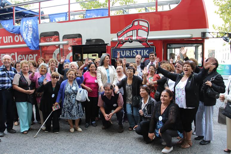 Adultos Mayores disfrutan en bus turístico del “Verano para todos y todas”