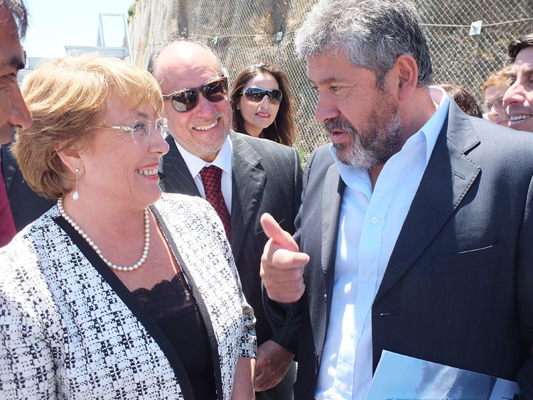 Bachelet se reúne en Valdivia con dirigentes de pescadores artesanales
