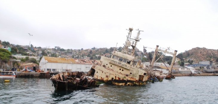 Coquimbo: Badenier oficia a Armada a solucionar situación de buque varado con petróleo