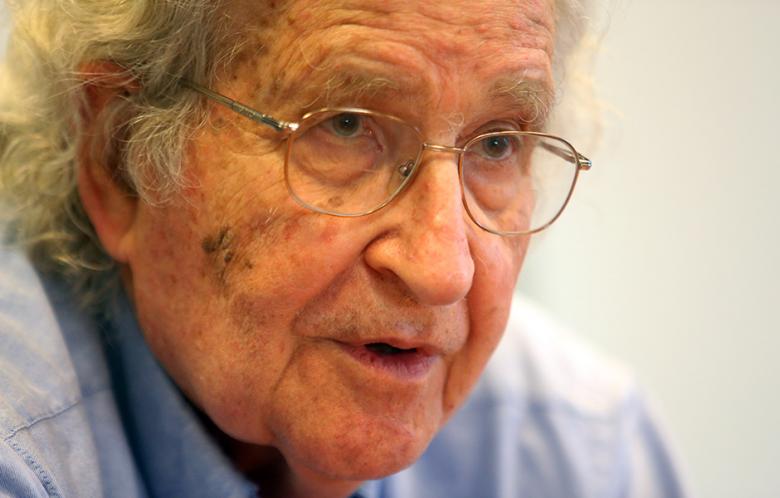 Chomsky sobre Charlie Hebdo: Occidente olvida sus propios crímenes