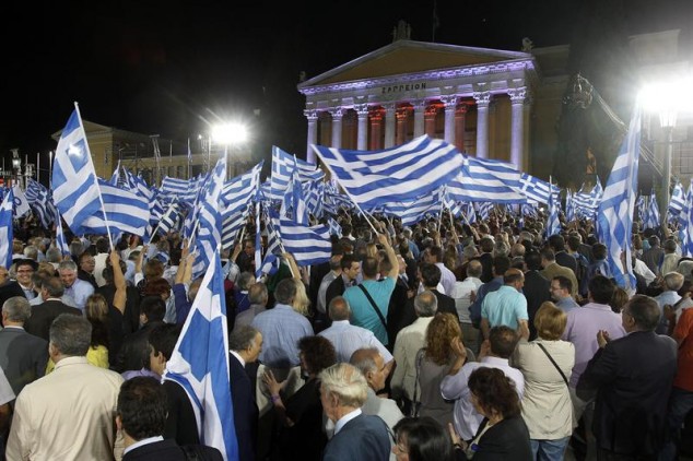 Levantamientos populares en Grecia y España