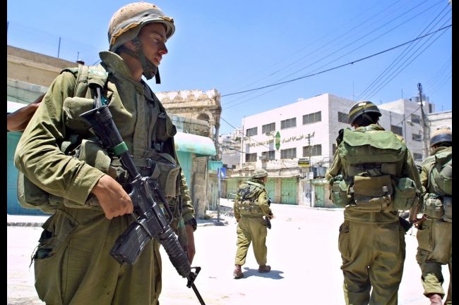 Expulsan a decenas de militares israelíes que protestaron contra la persecución y la vigilancia de los palestinos
