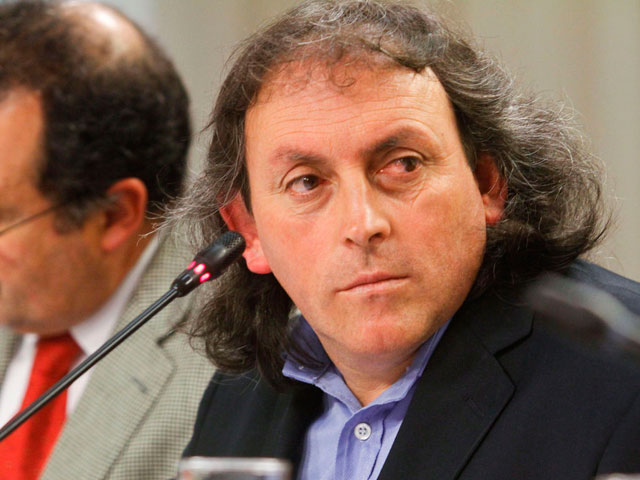 Iván Fuentes guarda silencio ante fiscal por caso de financiamiento irregular