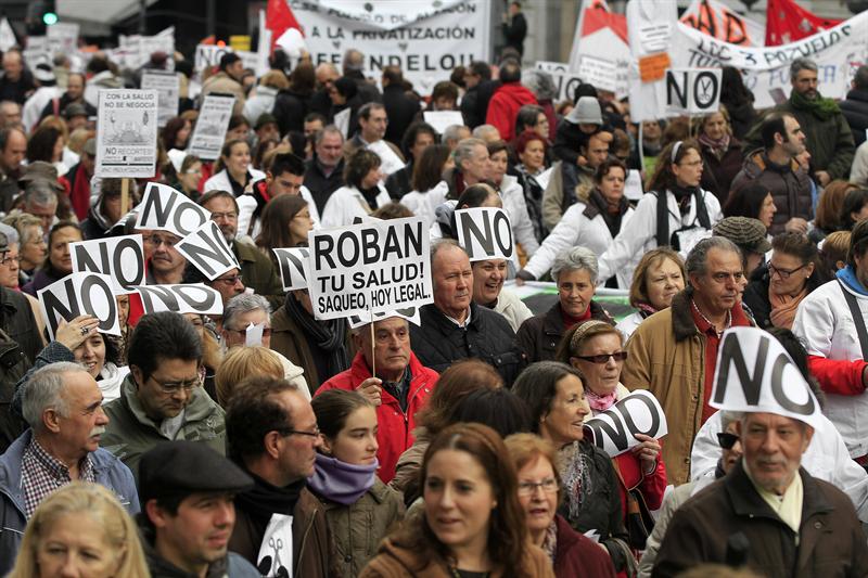 Marchan en España contra la privatización del sistema de salud público