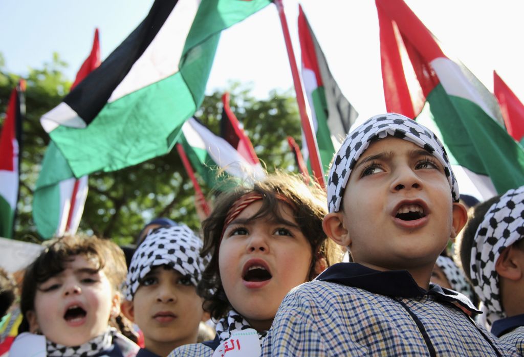 Niños palestinos piden cese del bloqueo israelí a Gaza