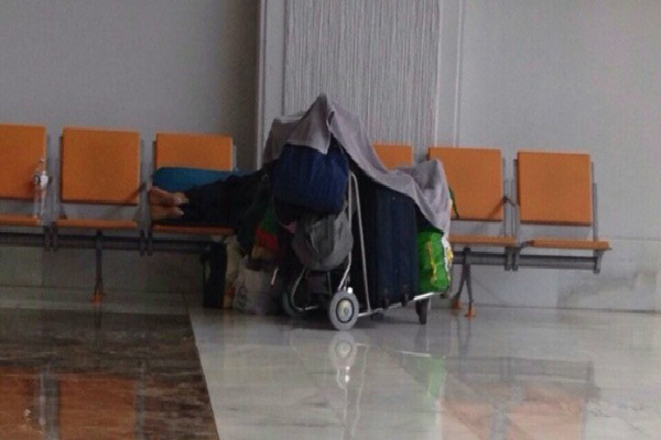 Desahuciados viven dentro del aeropuerto de Barajas en Madrid
