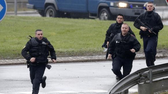 Los hermanos Kouachi están atrincherados: Se registra nuevo tiroteo y toma de rehenes al nordeste de París