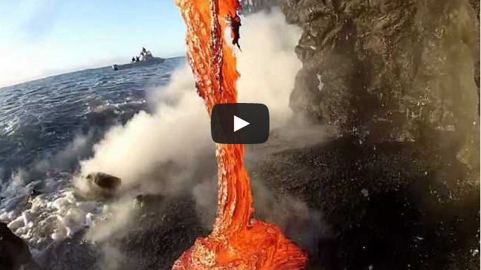Alucinante y extraño vídeo de lava cayendo en el mar