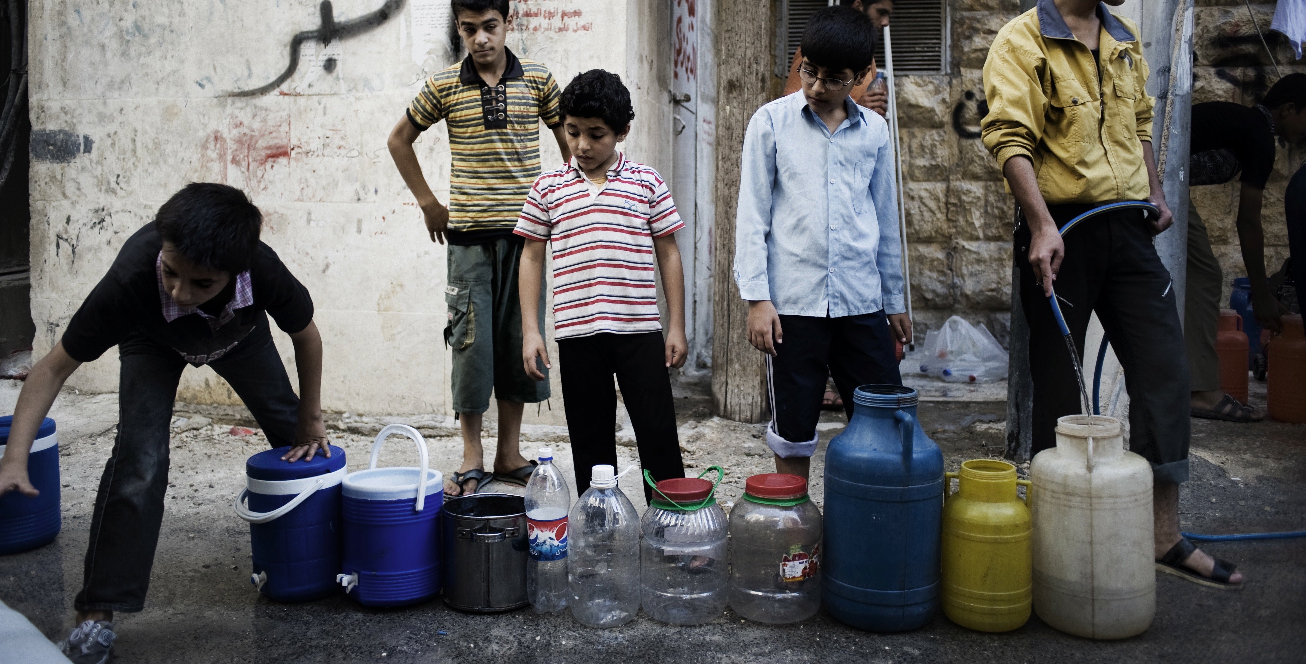 Agua en la línea del fuego en la guerra civil siria: fuente de conflicto y blanco explícito
