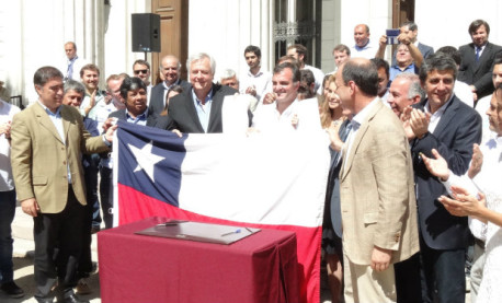 La derecha lanza campaña para bautizar a la «nueva coalición»