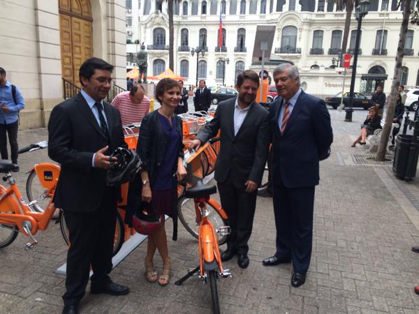 Autoridades inauguran servicios de BikeSantiago
