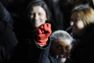 Miles de griegos salen a la calle en apoyo al Gobierno de Syriza tras el chantaje del BCE