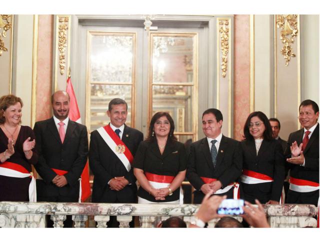 Humala renueva parte de su equipo de gobierno en medio de una crisis de popularidad