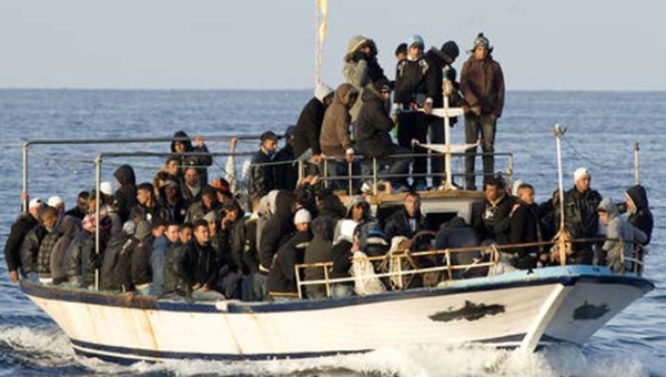 Pierden la vida 25 personas que viajaban en patera hacia Italia