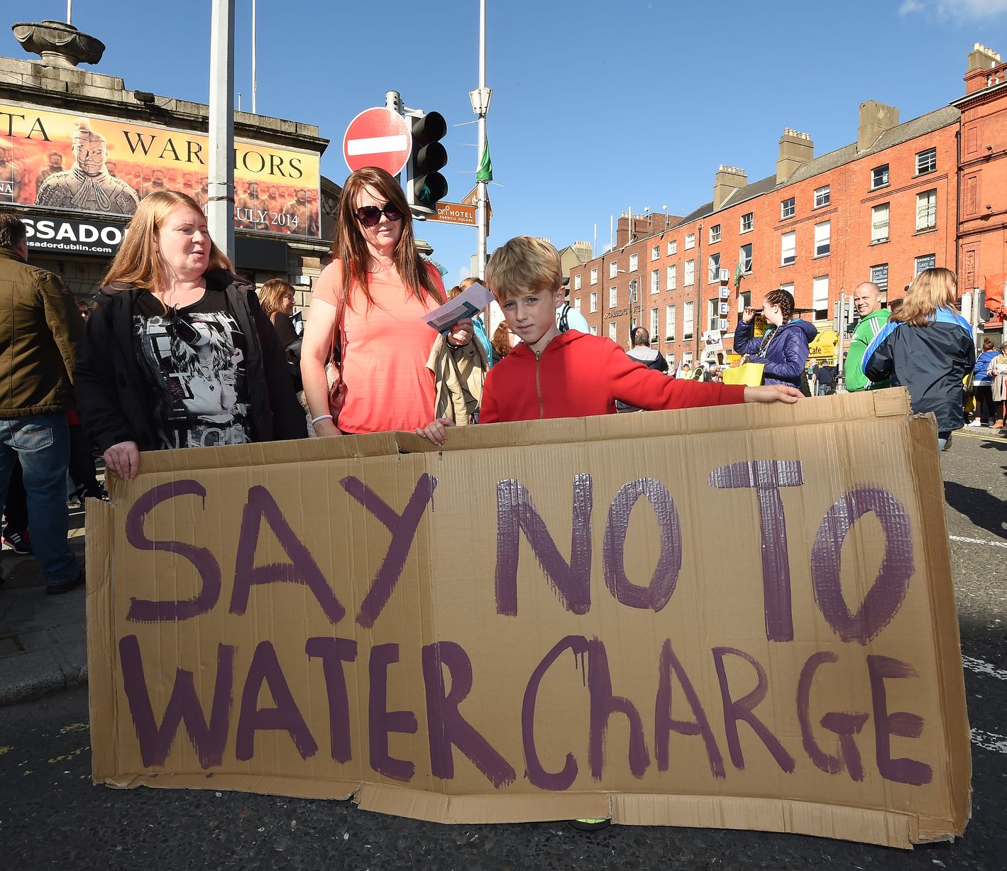 Irlanda continúa protestando contra el impuesto al agua