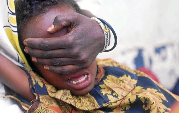 Más de 125 millones de niñas y mujeres sufrieron mutilación genital, alertó la OMS