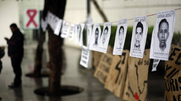 México admite necesidad de revisión profunda en caso Ayotzinapa
