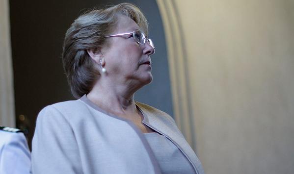 La breve declaración de Bachelet donde aseguró que se enteró de la reunión de su hijo con Luksic a través de la prensa