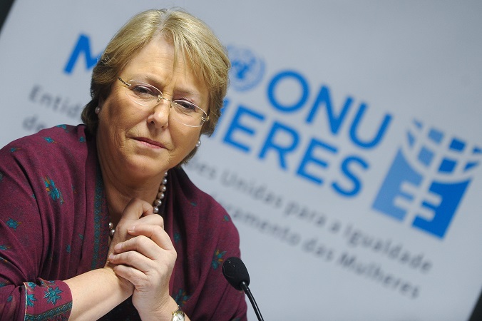 Bachelet instruyó a sus ministros crear regulación para la  estrecha relación entre «la política y los negocios»
