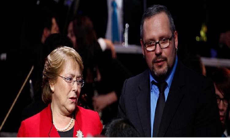 Préstamo a nuera de Bachelet: Un respiro para la Alianza y una posible prueba de la estrecha relación con Luksic